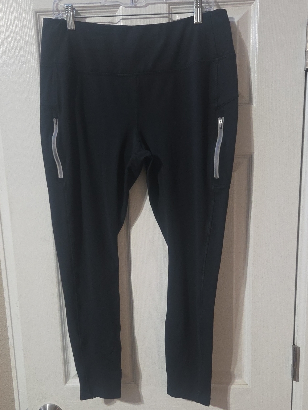 Mondetta Black Leggings with Side Zip Pockets